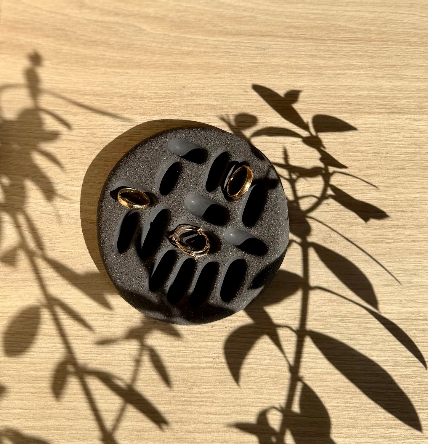 Fossil Form Ring Dock in graphite- fine stone finish