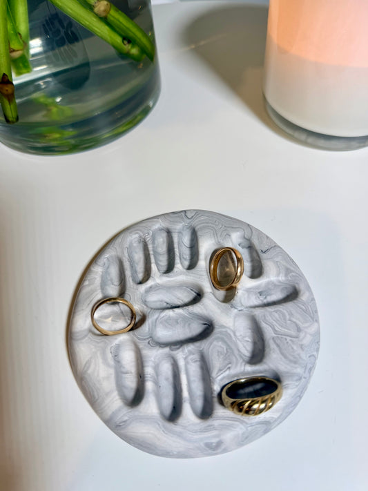 Fossil Form Ring Dock in Charcoal